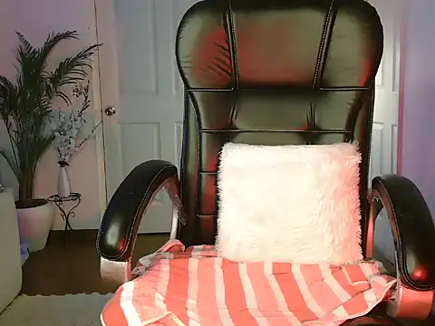 Lusty_365_24x7 live
