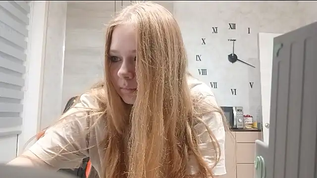 KarinaBestie live