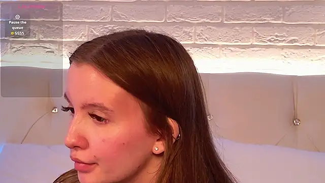Molly__Quinn live