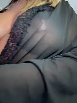 KirstieVegas live