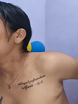 laurahotdirty live