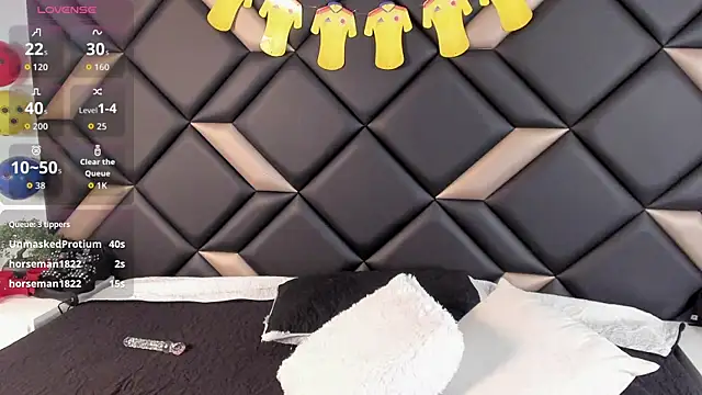 AdrianaHarlow live