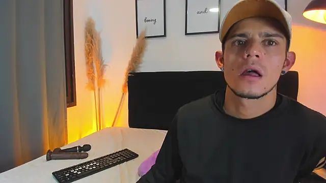 Bonny_and_carrot live