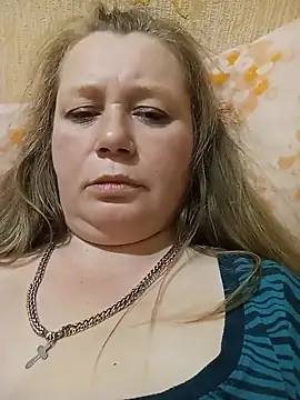 KiraStanton live