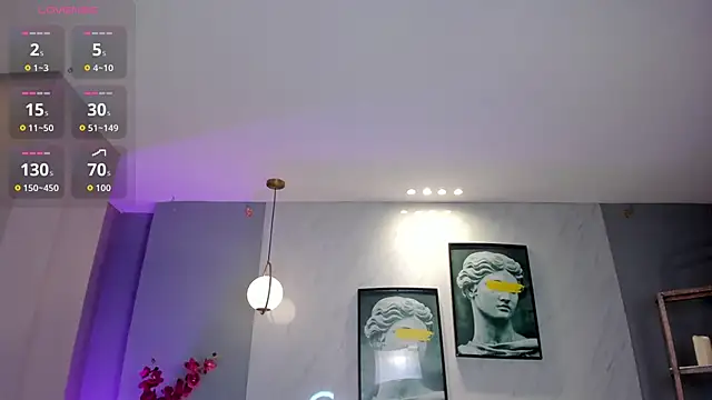 NiaHolland live