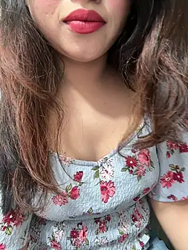 Yours_riya11 live