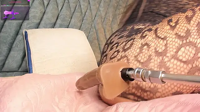 Hilary_Smile_ live