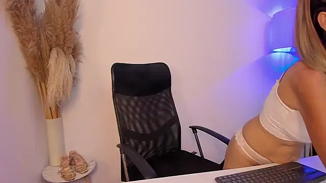 KristalMature live