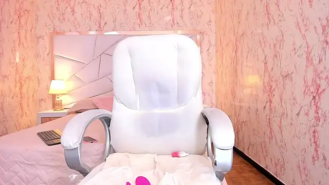 Emily_Whinfre live