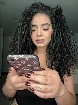 Curlyierr live