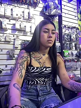 emily_24x live