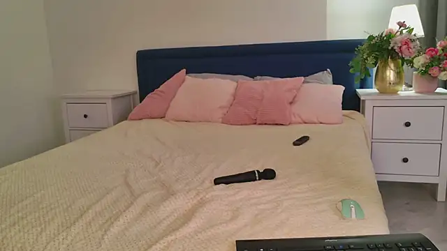 Monica_Sky live