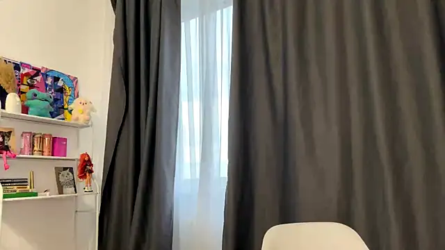 SmilingCutie live