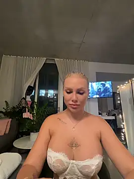 Karen_Luxe live