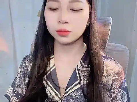 -Naomii_ live