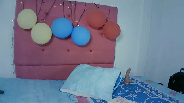 Mia_Suarez7 live