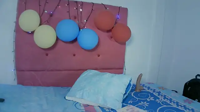 Mia_Suarez7 live