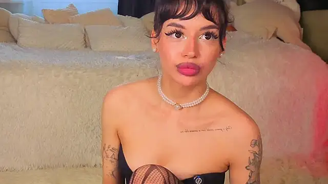 Regina_Amour live