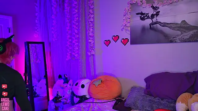 Angel-Lewd-Cake live