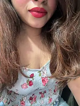 Yours_riya11 live