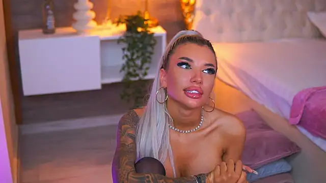 Juicy_Jessye live