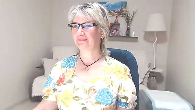 FleurMays live