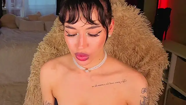 Regina_Amour live