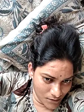 Anushka_Singh0 live