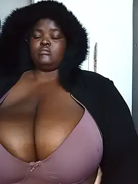 ChubbyLucia live