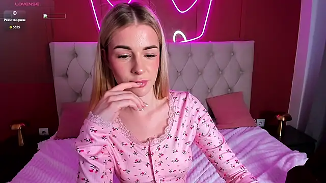 Emily_Magnificent live