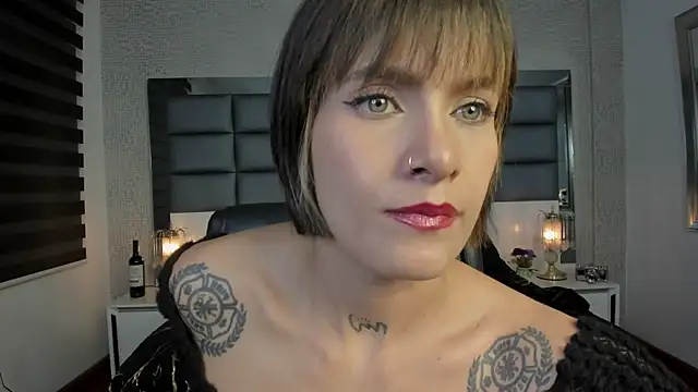Mrs_Regina_clk live