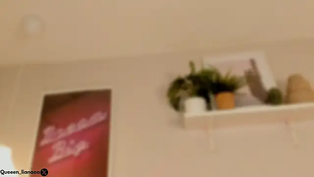 Queen_liana live
