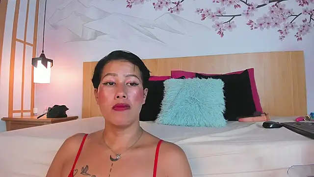 Laura_Torress live