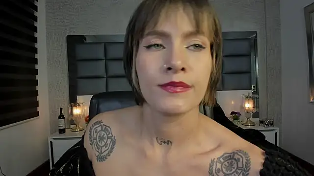 Mrs_Regina_clk live