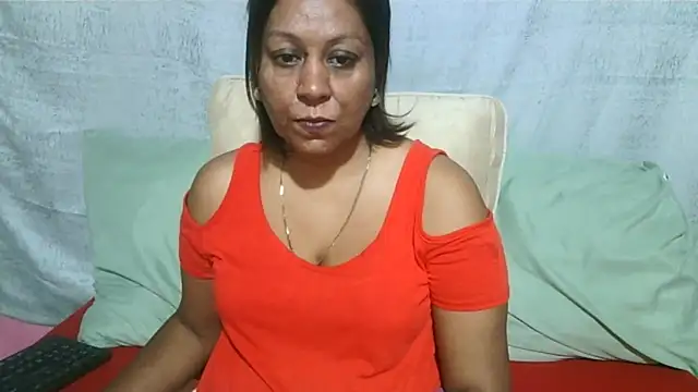IndianSexyMilf69 live