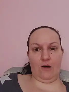 BustyLadyAlma live