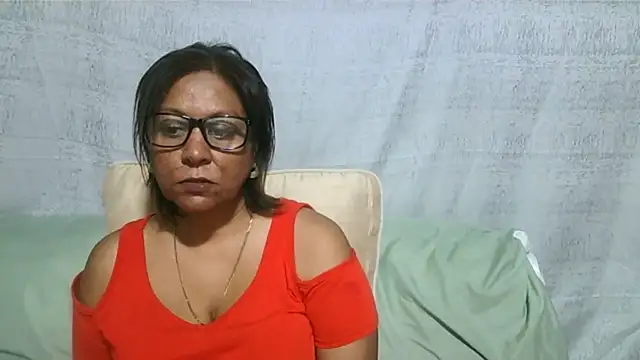 IndianSexyMilf69 live