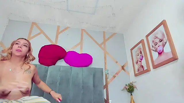 Caroliine_Torres live
