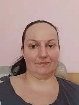 BustyLadyAlma live