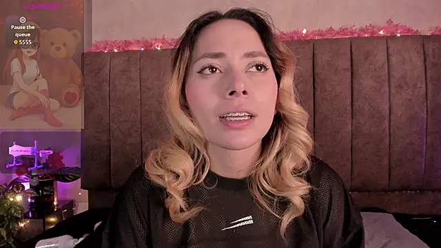 LanaMills_ live