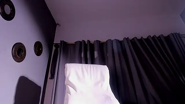 Scarlet_Big_boobs live