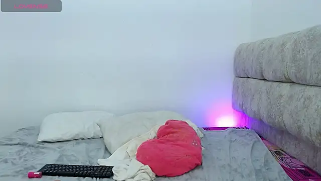 RenataPeach live