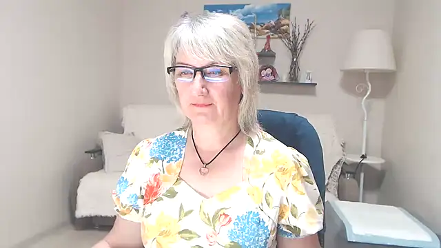 FleurMays live