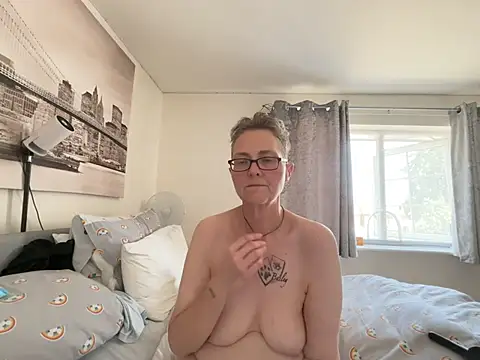 Curvy-Jinx live