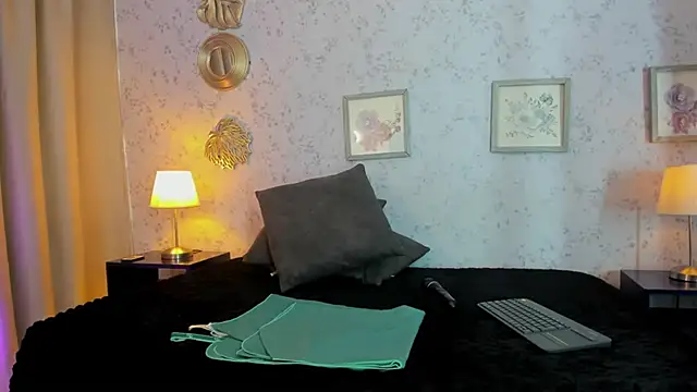 Martinacurvy_ live