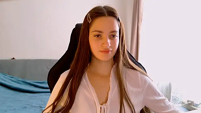 KiraVair live