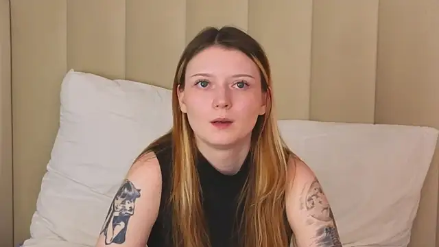 AlyssFrost live