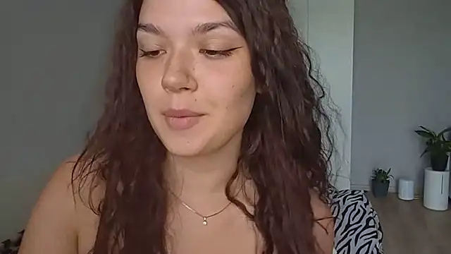 Vicki_queen live