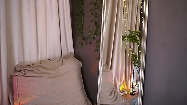 Naomi_Hotter live