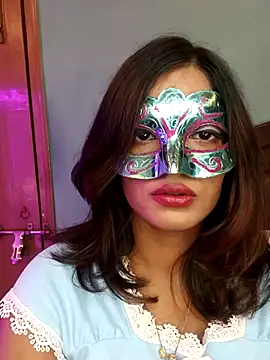 Queenniaa live
